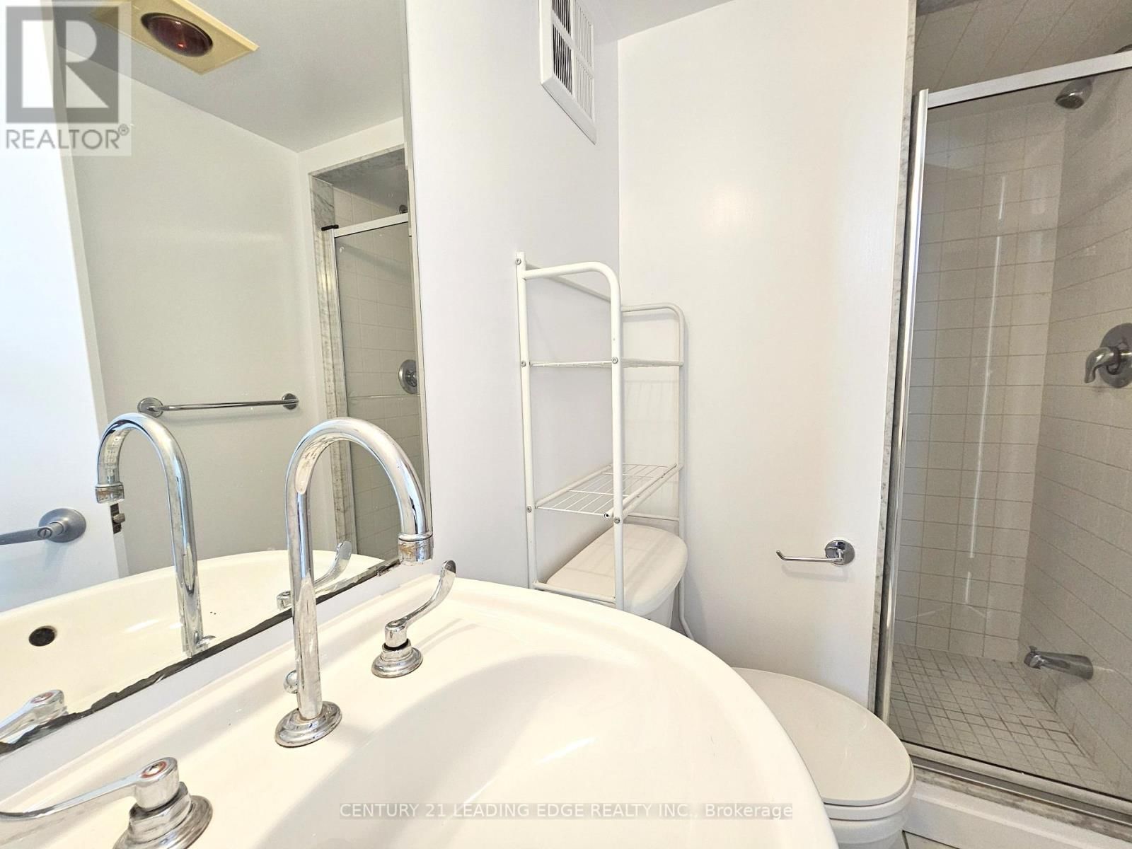 TH120 - 38 LEE CENTRE DRIVE Image 23