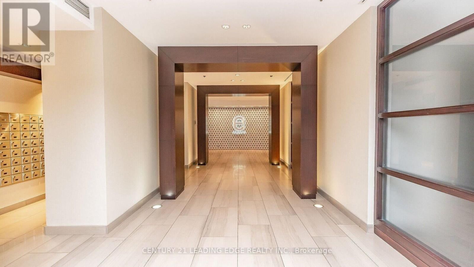 TH120 - 38 LEE CENTRE DRIVE Image 25