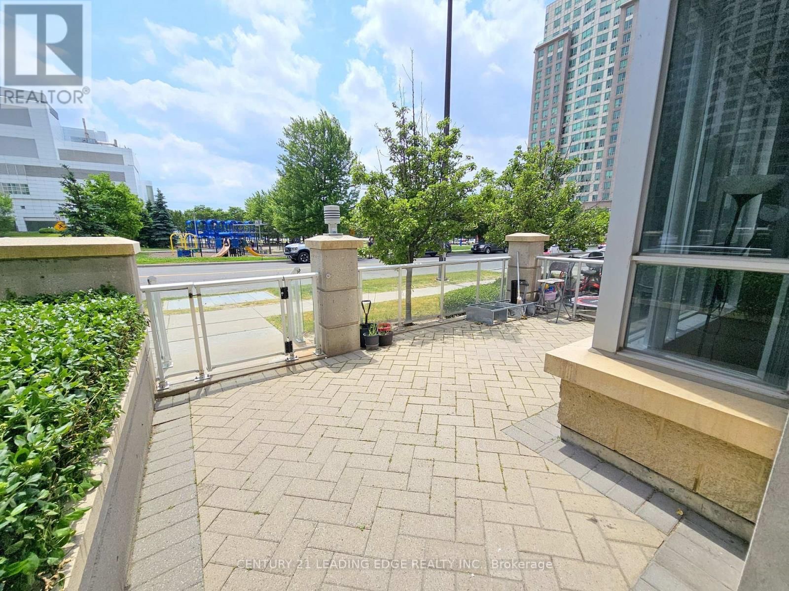 TH120 - 38 LEE CENTRE DRIVE Image 3