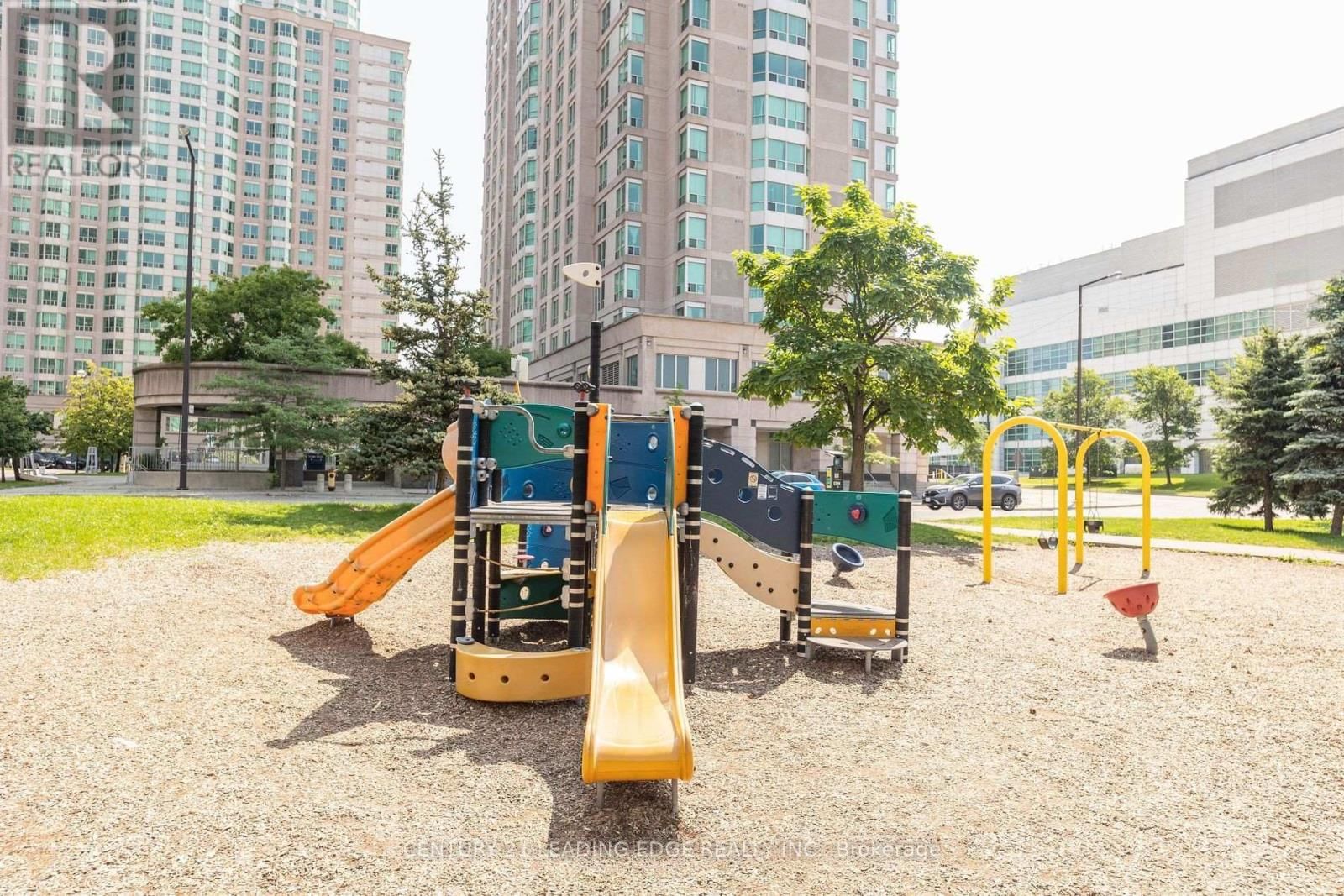 TH120 - 38 LEE CENTRE DRIVE Image 31