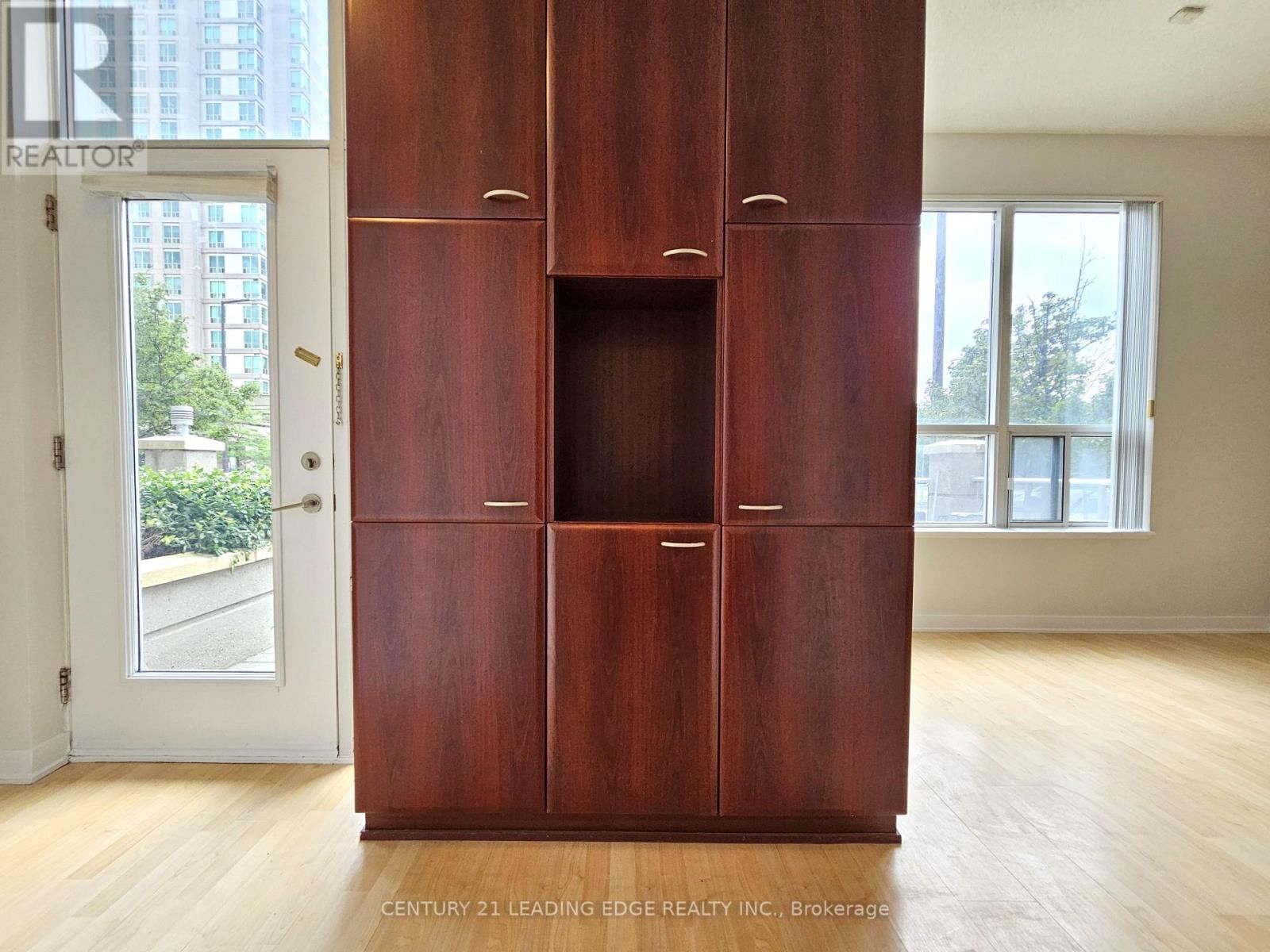 TH120 - 38 LEE CENTRE DRIVE Image 5