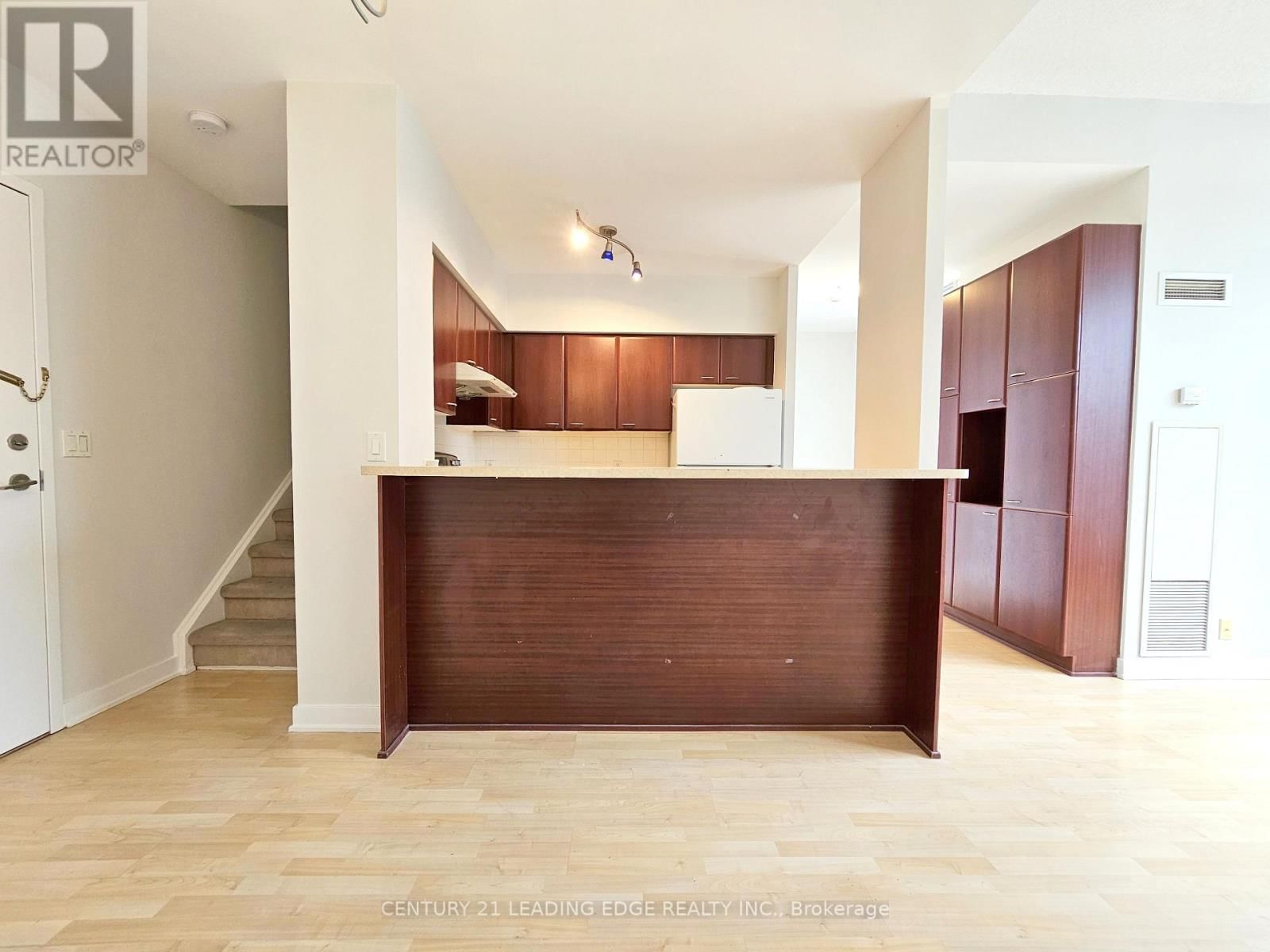 TH120 - 38 LEE CENTRE DRIVE Image 7