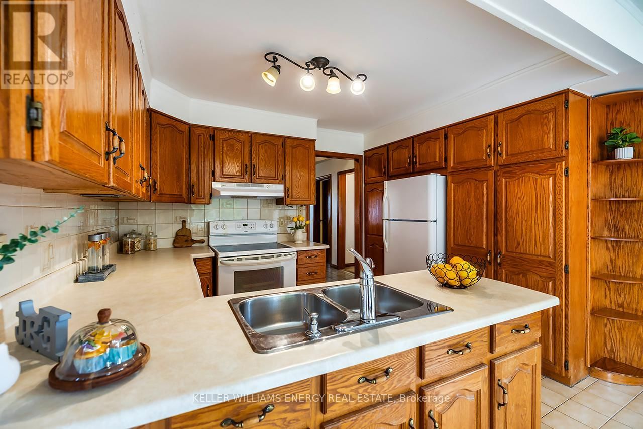 565 PRESTWICK DRIVE Image 13