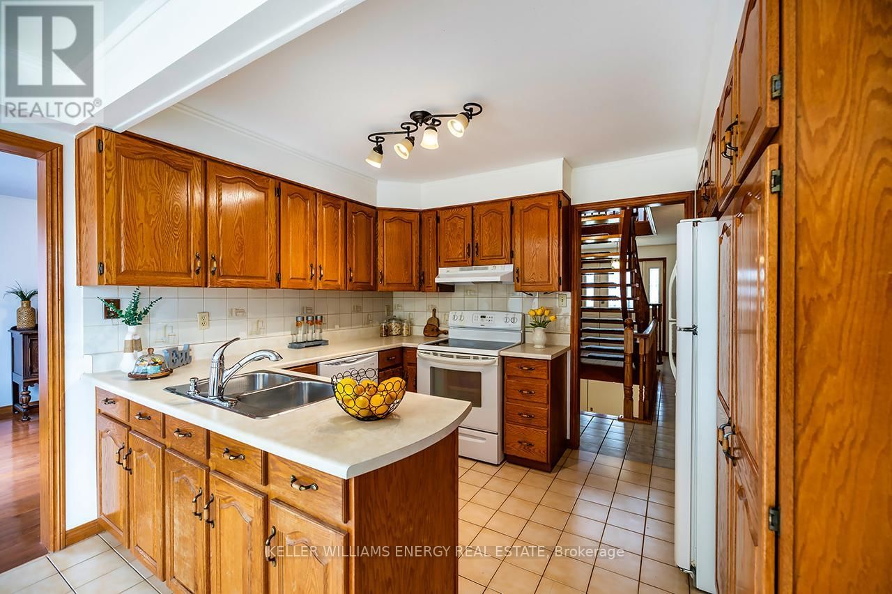 565 PRESTWICK DRIVE Image 15