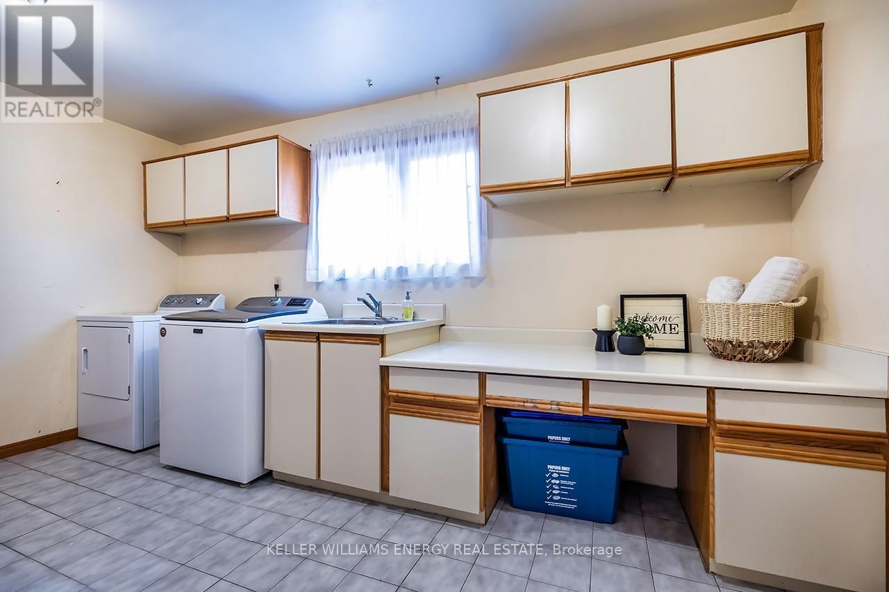 565 PRESTWICK DRIVE Image 21