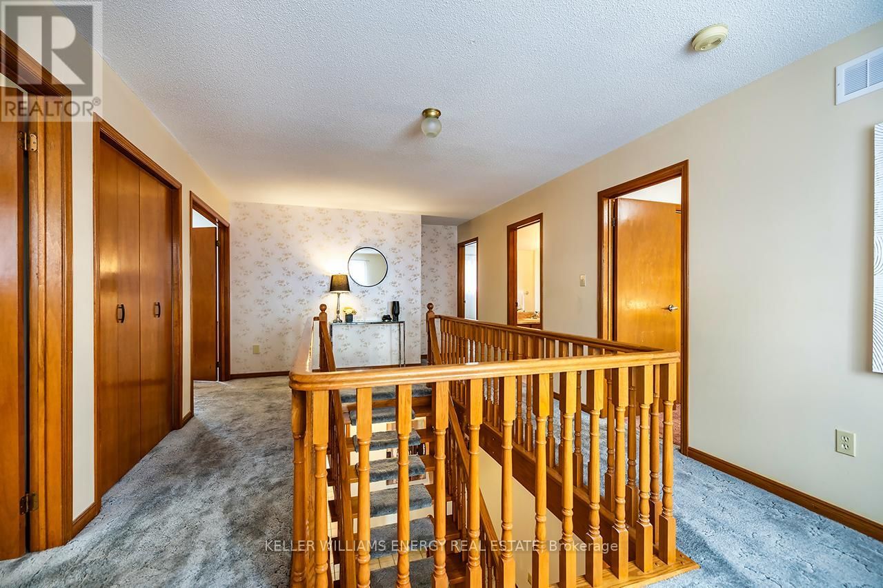 565 PRESTWICK DRIVE Image 24