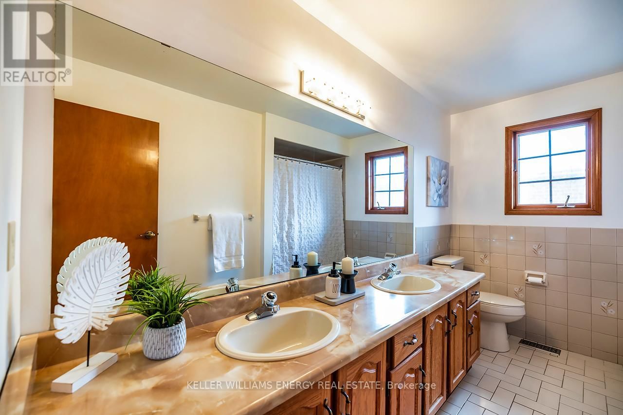 565 PRESTWICK DRIVE Image 31