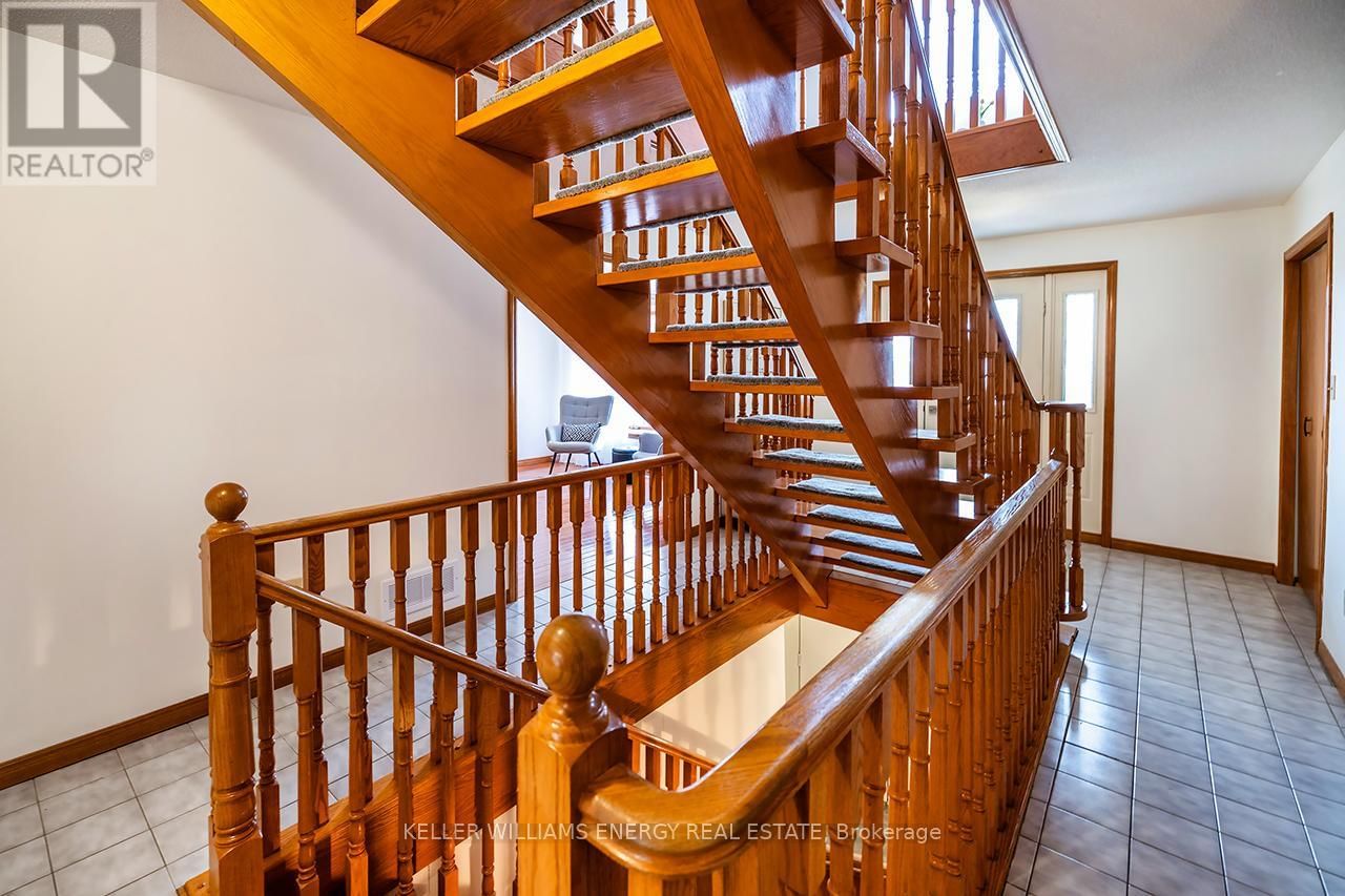 565 PRESTWICK DRIVE Image 33