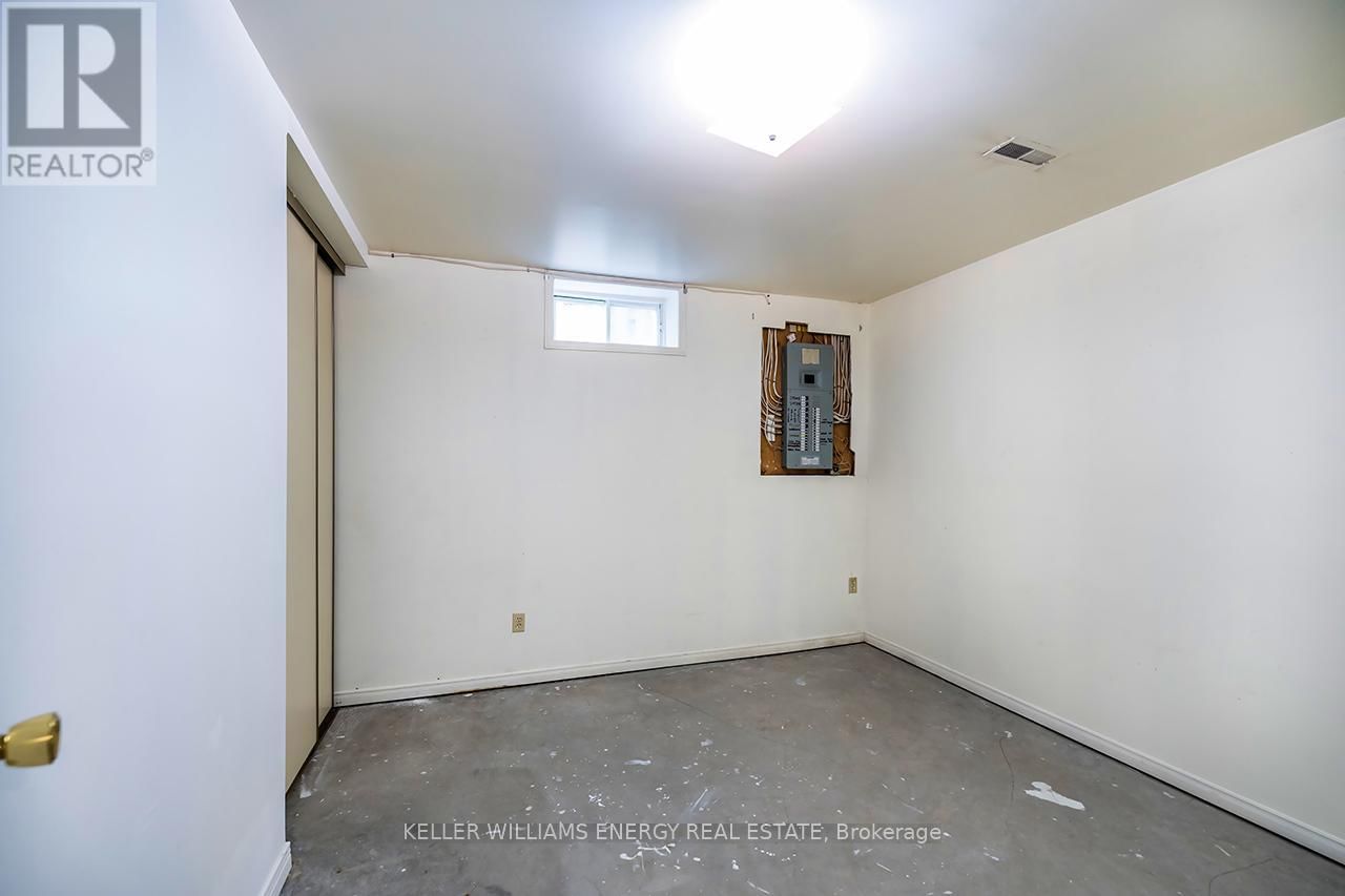 565 PRESTWICK DRIVE Image 42