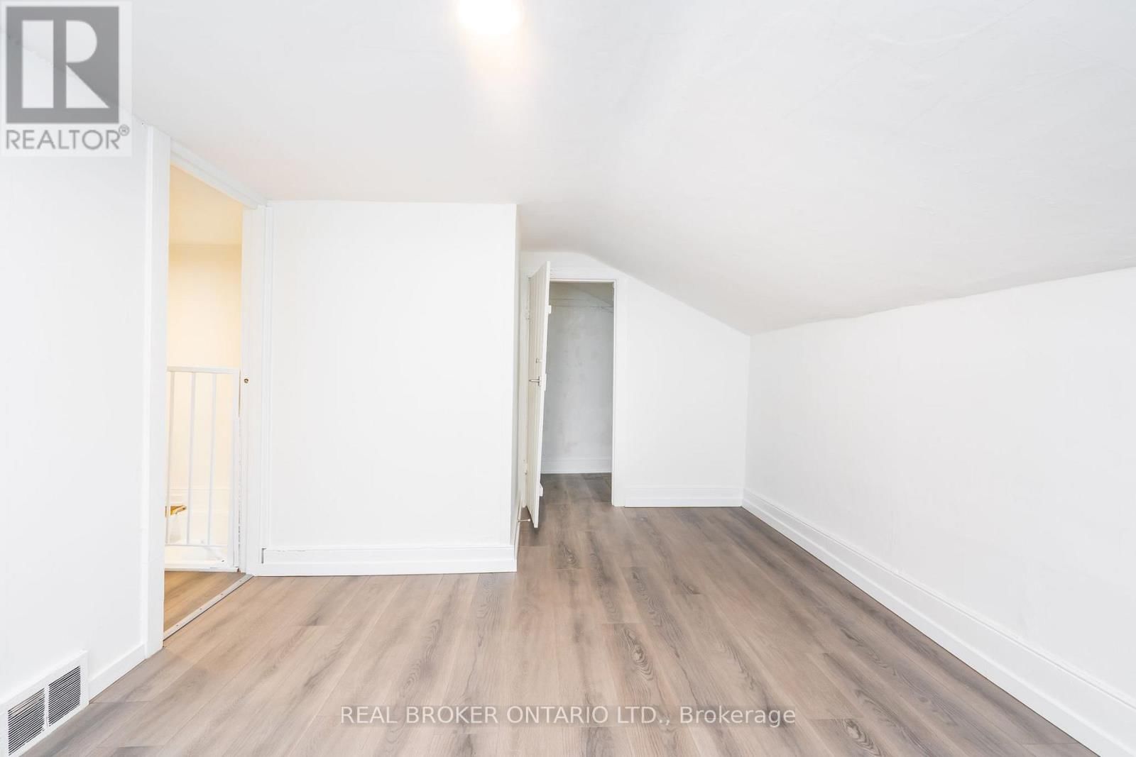 36 BRUCE STREET Image 17