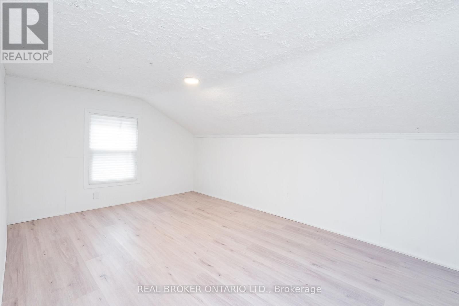 36 BRUCE STREET Image 32