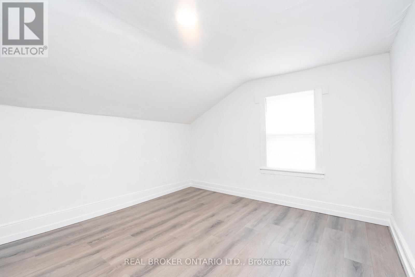 38 BRUCE STREET Image 16