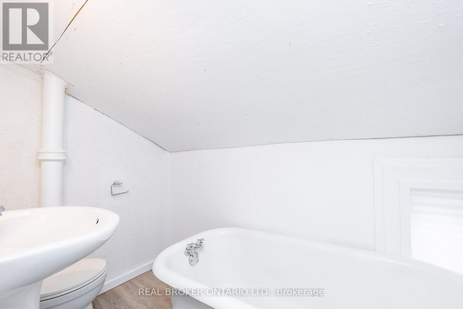 38 BRUCE STREET Image 29