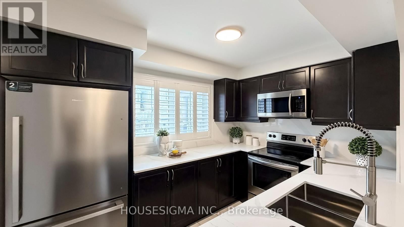 1097 SILK STREET Image 11