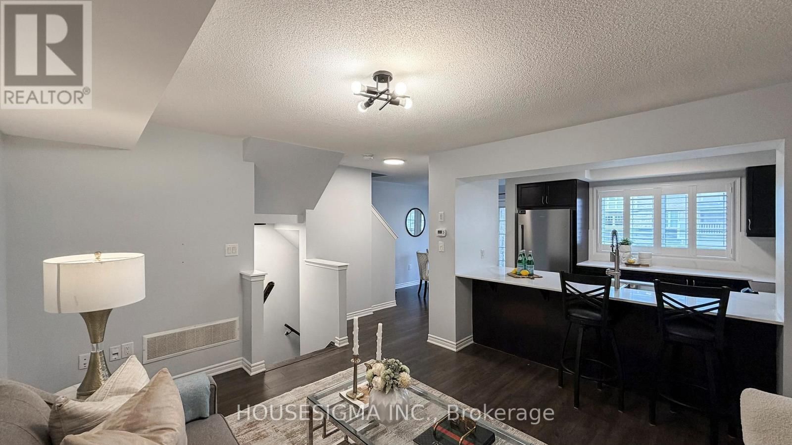 1097 SILK STREET Image 12