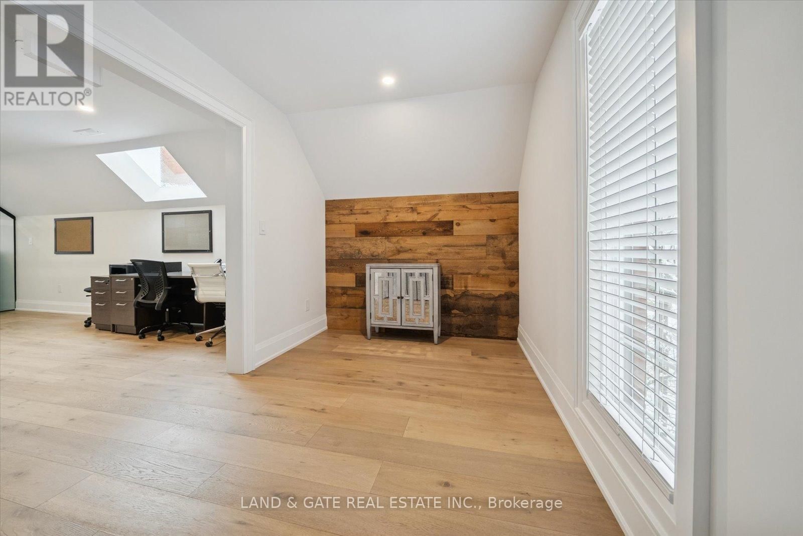 20 ELGIN STREET EAST Image 31