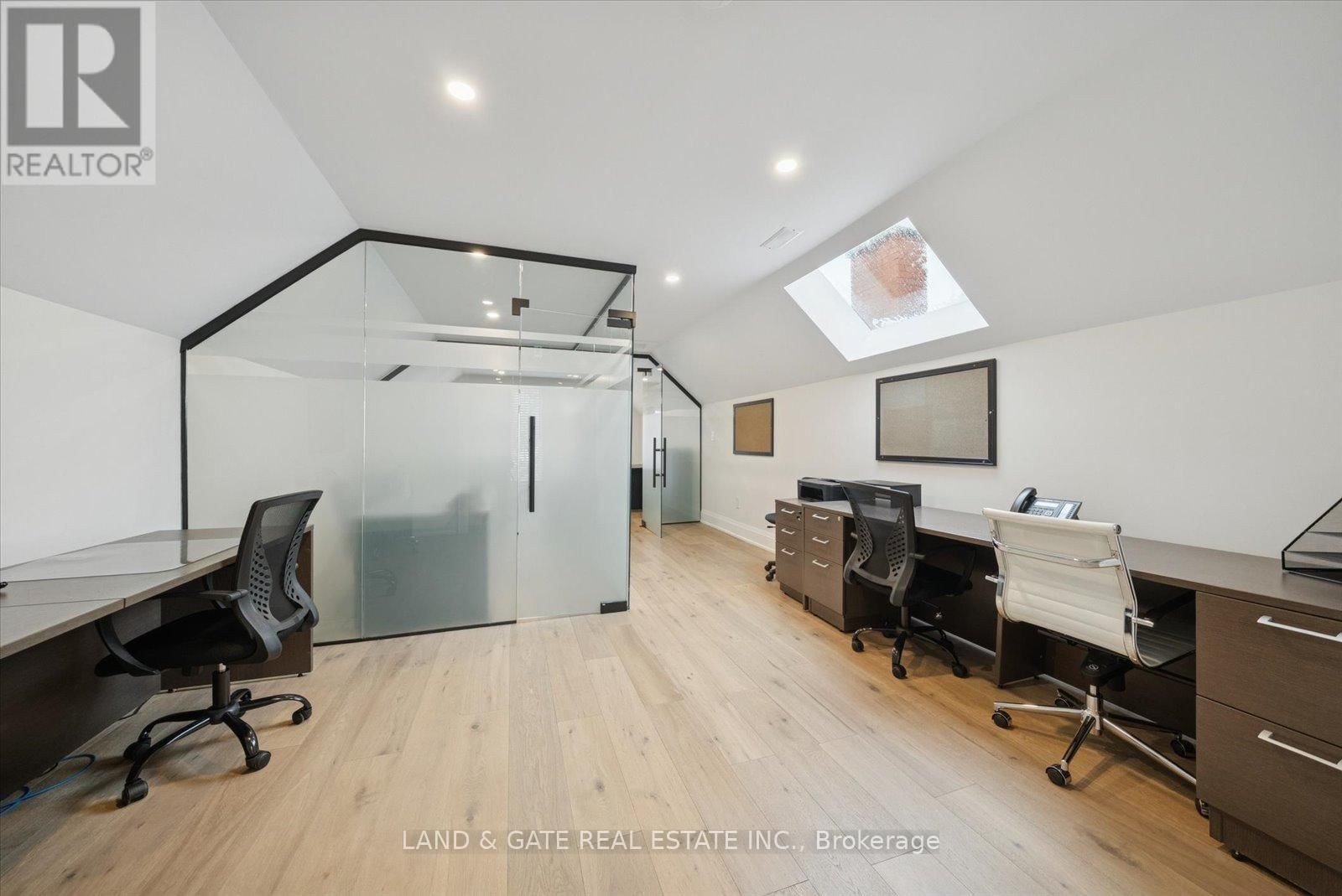 20 ELGIN STREET EAST Image 33