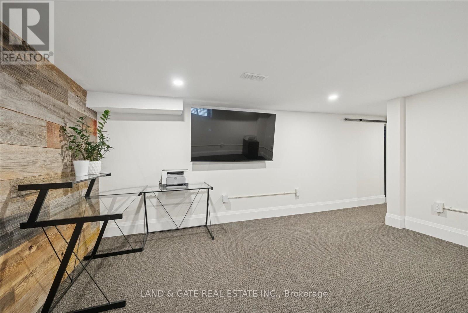 20 ELGIN STREET EAST Image 46