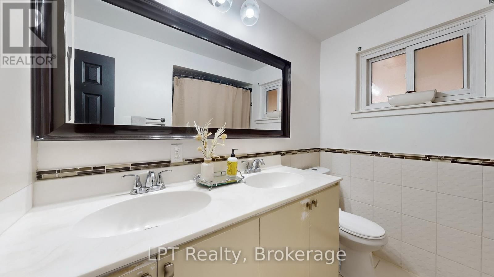 23 GORSEY SQUARE Image 13