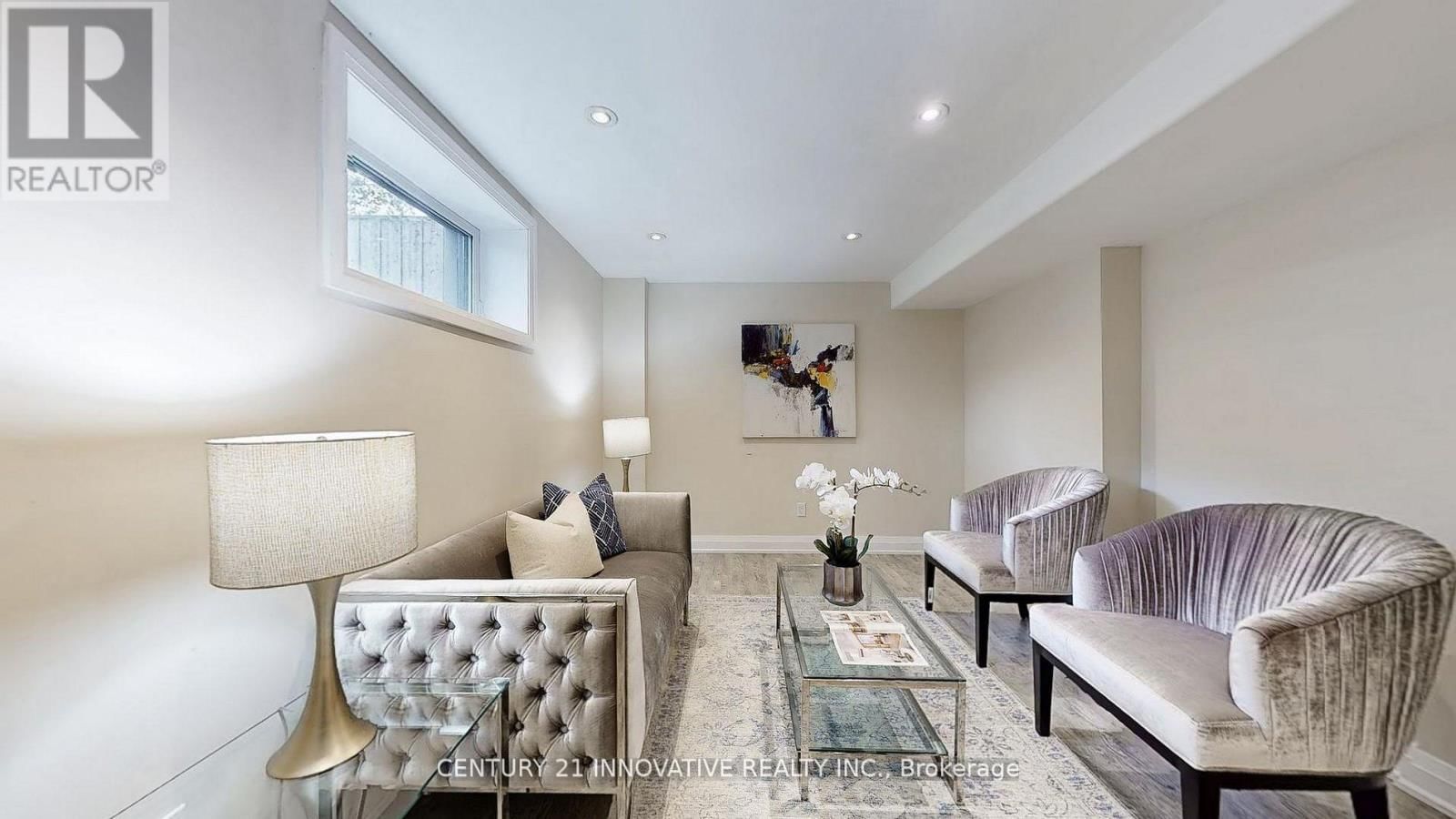 1 DUSTAN CRESCENT Image 32