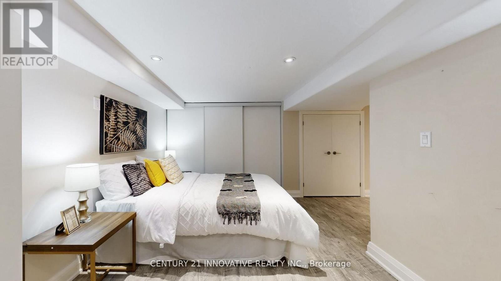 1 DUSTAN CRESCENT Image 34