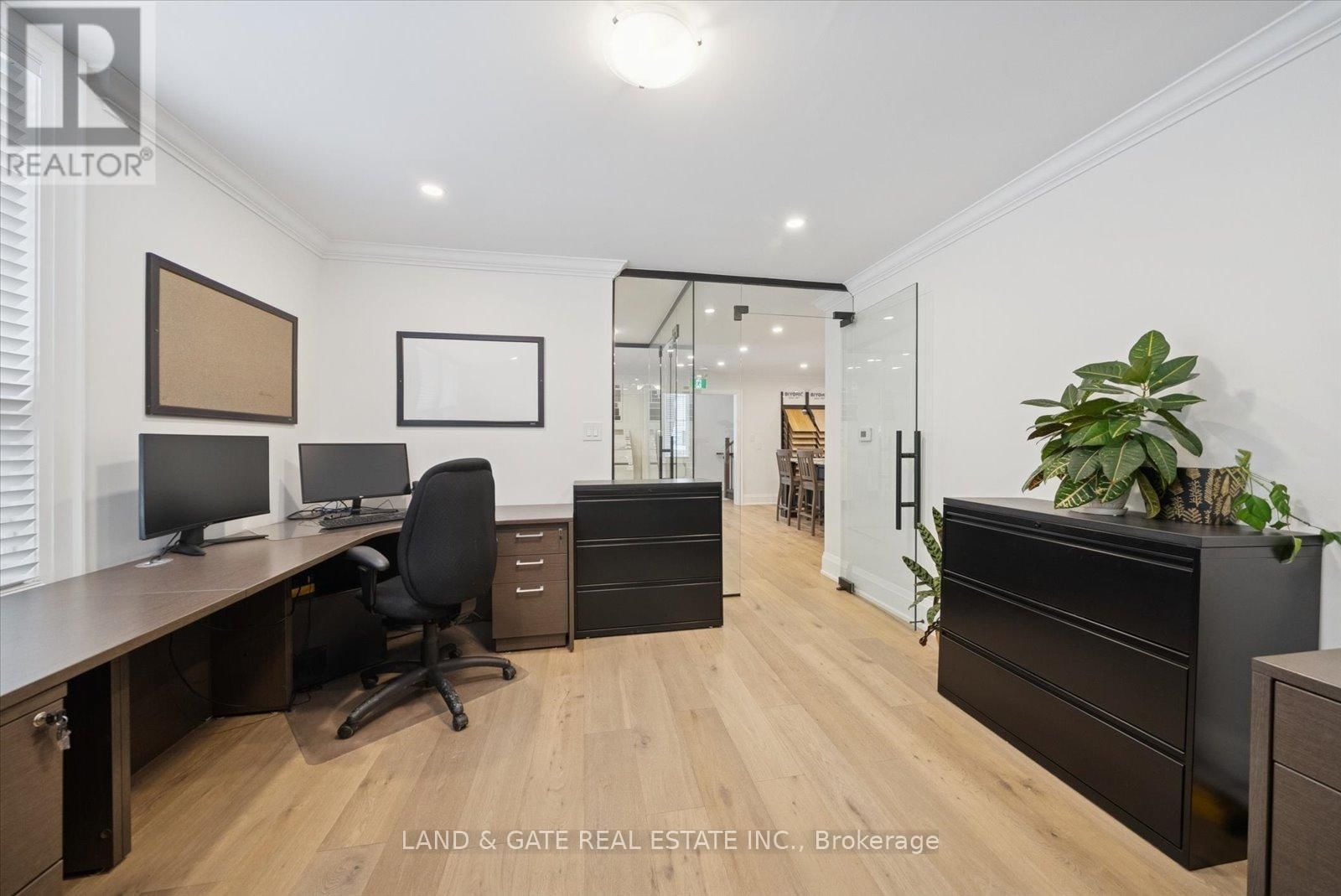 20 ELGIN STREET EAST Image 13