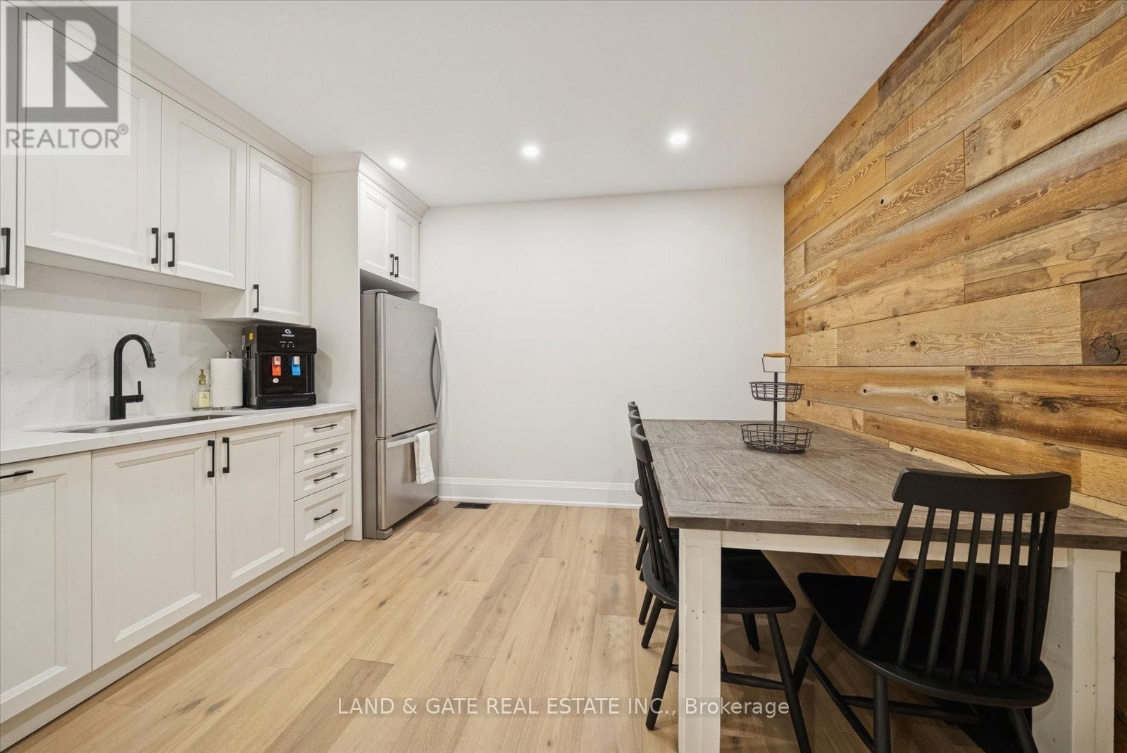 20 ELGIN STREET EAST Image 14