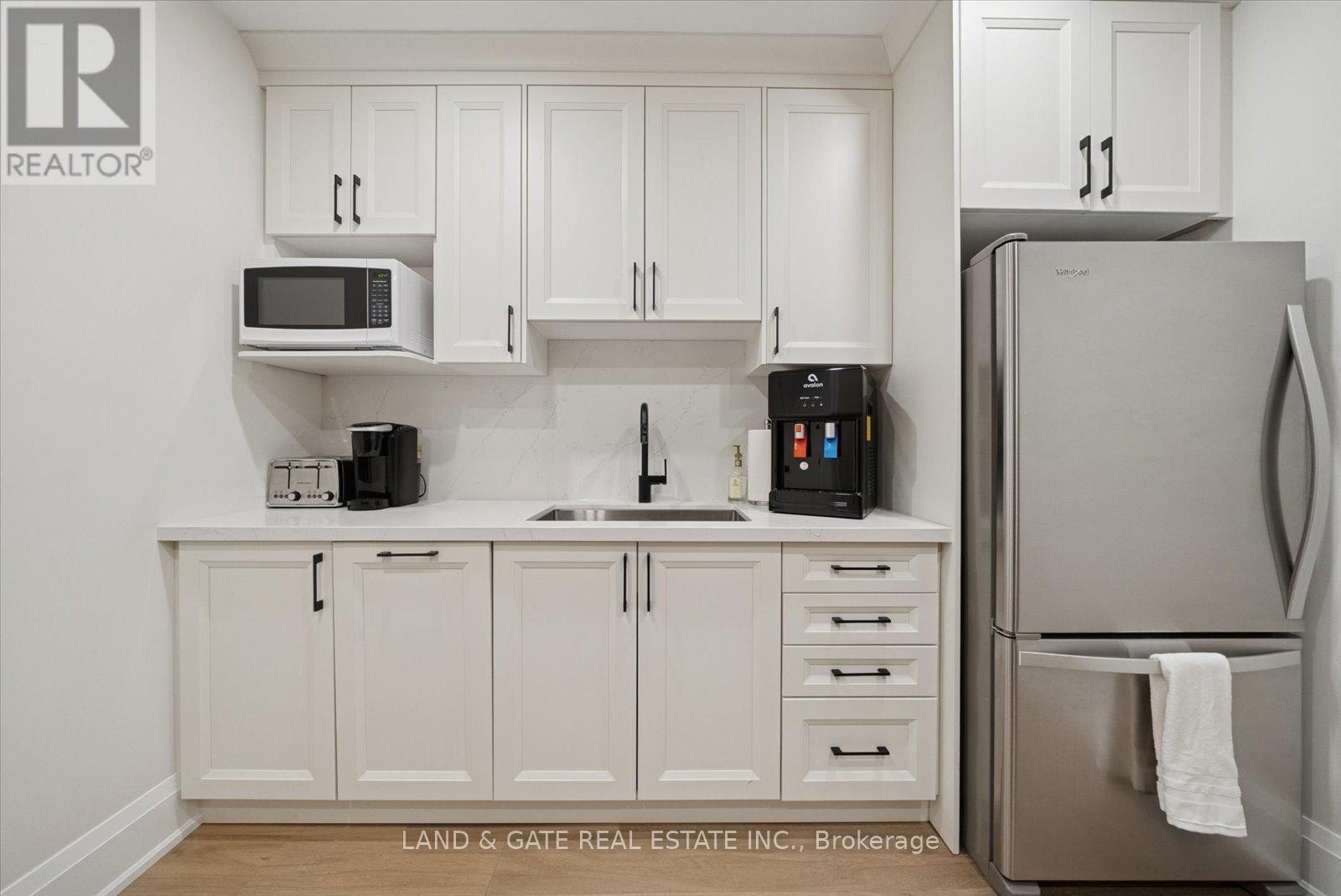 20 ELGIN STREET EAST Image 15