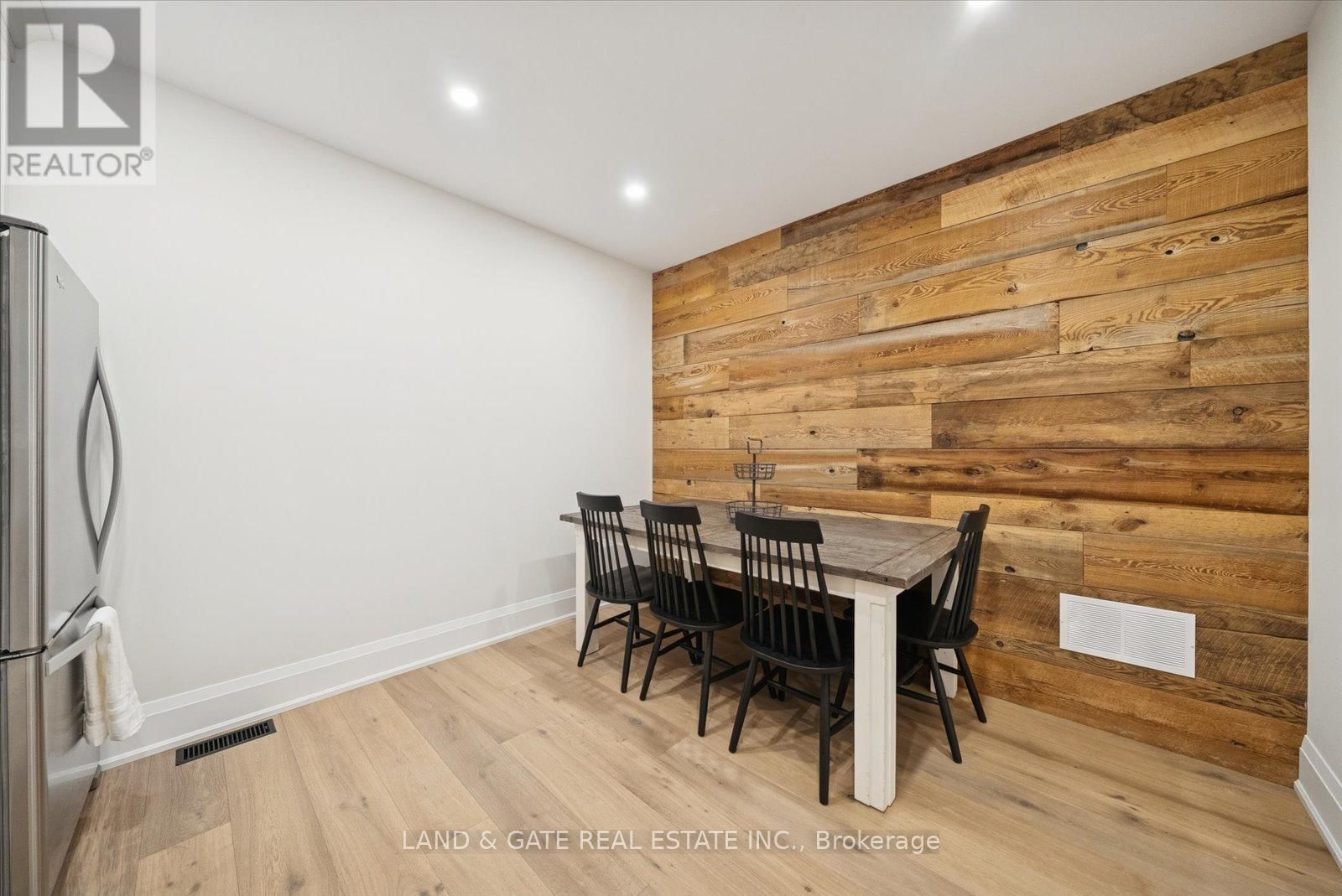 20 ELGIN STREET EAST Image 16