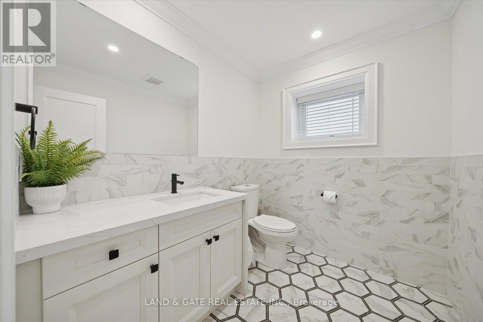 20 ELGIN STREET EAST Image 26