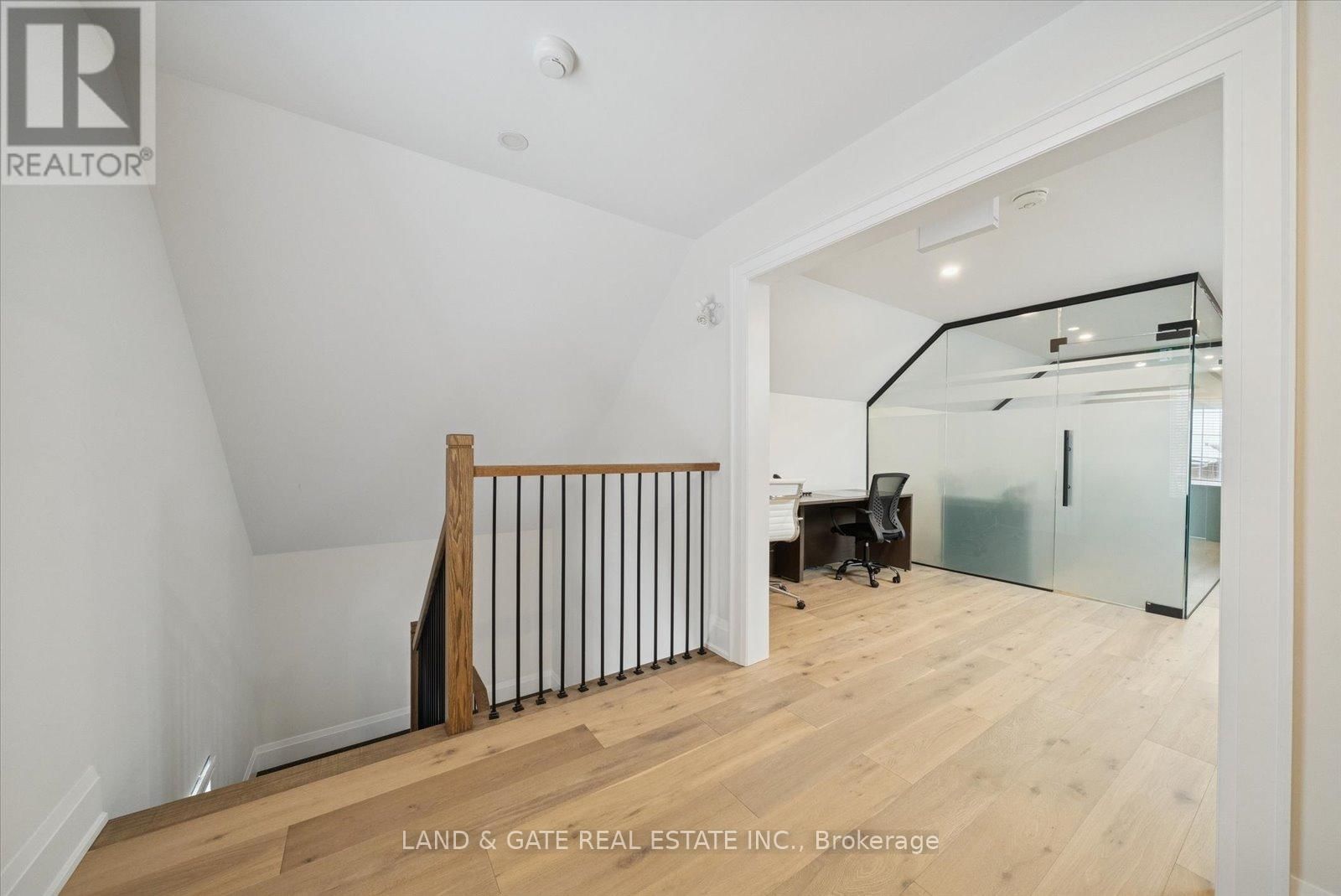 20 ELGIN STREET EAST Image 30