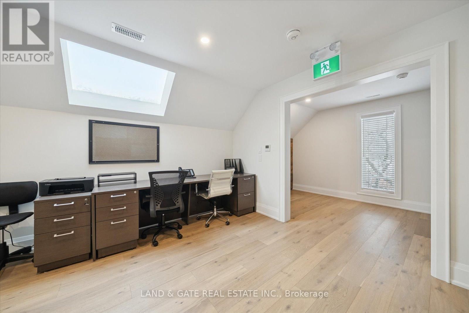 20 ELGIN STREET EAST Image 33