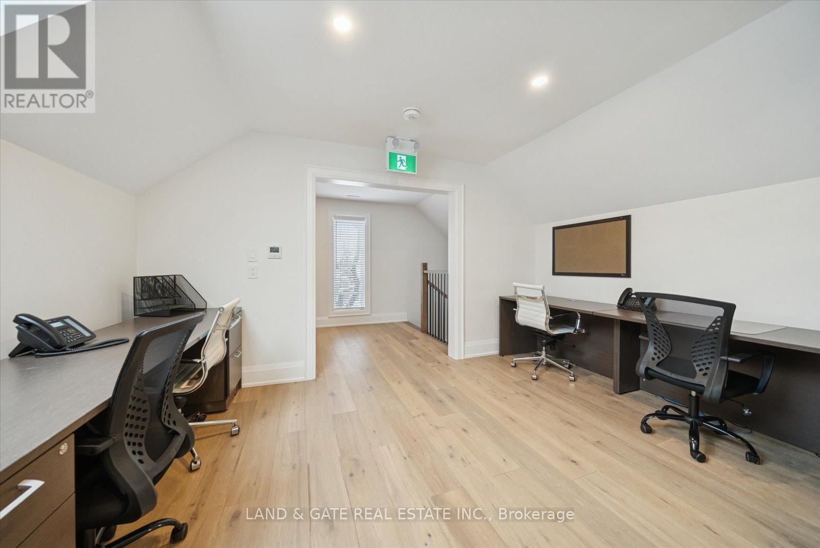 20 ELGIN STREET EAST Image 34