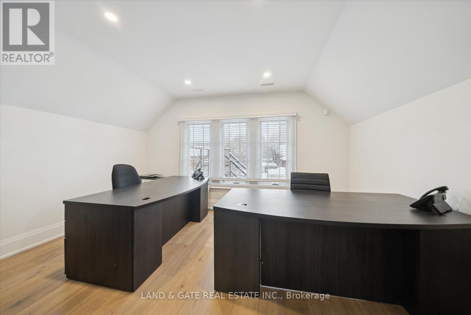 20 ELGIN STREET EAST Image 35