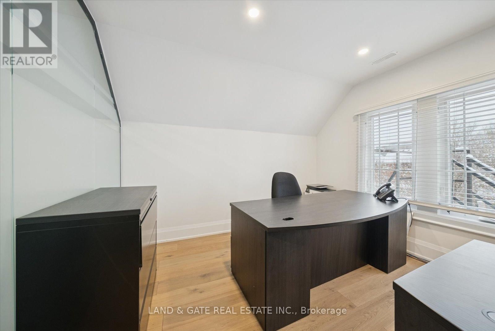 20 ELGIN STREET EAST Image 36