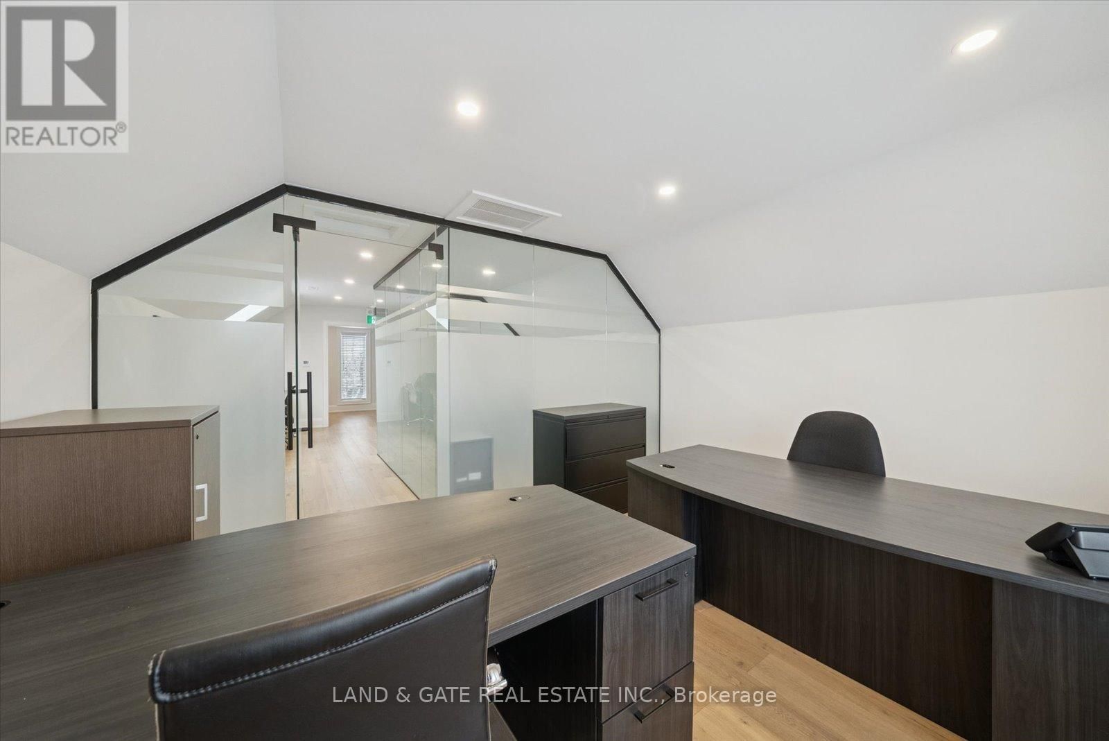 20 ELGIN STREET EAST Image 37