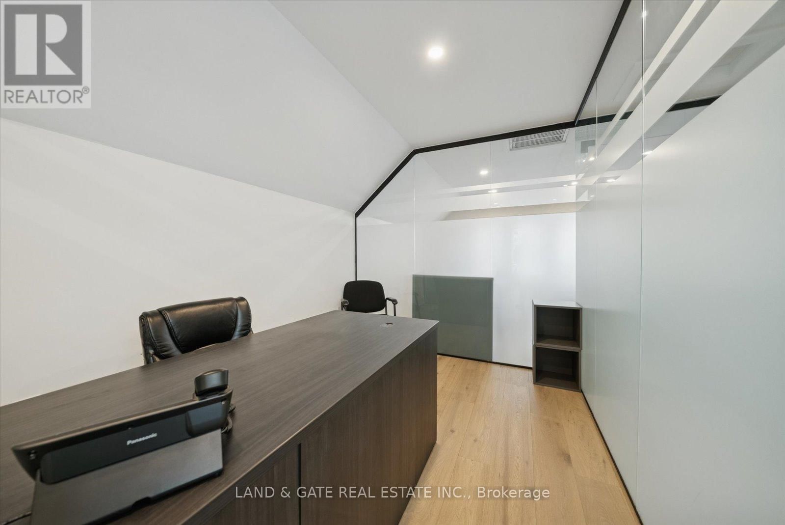 20 ELGIN STREET EAST Image 38