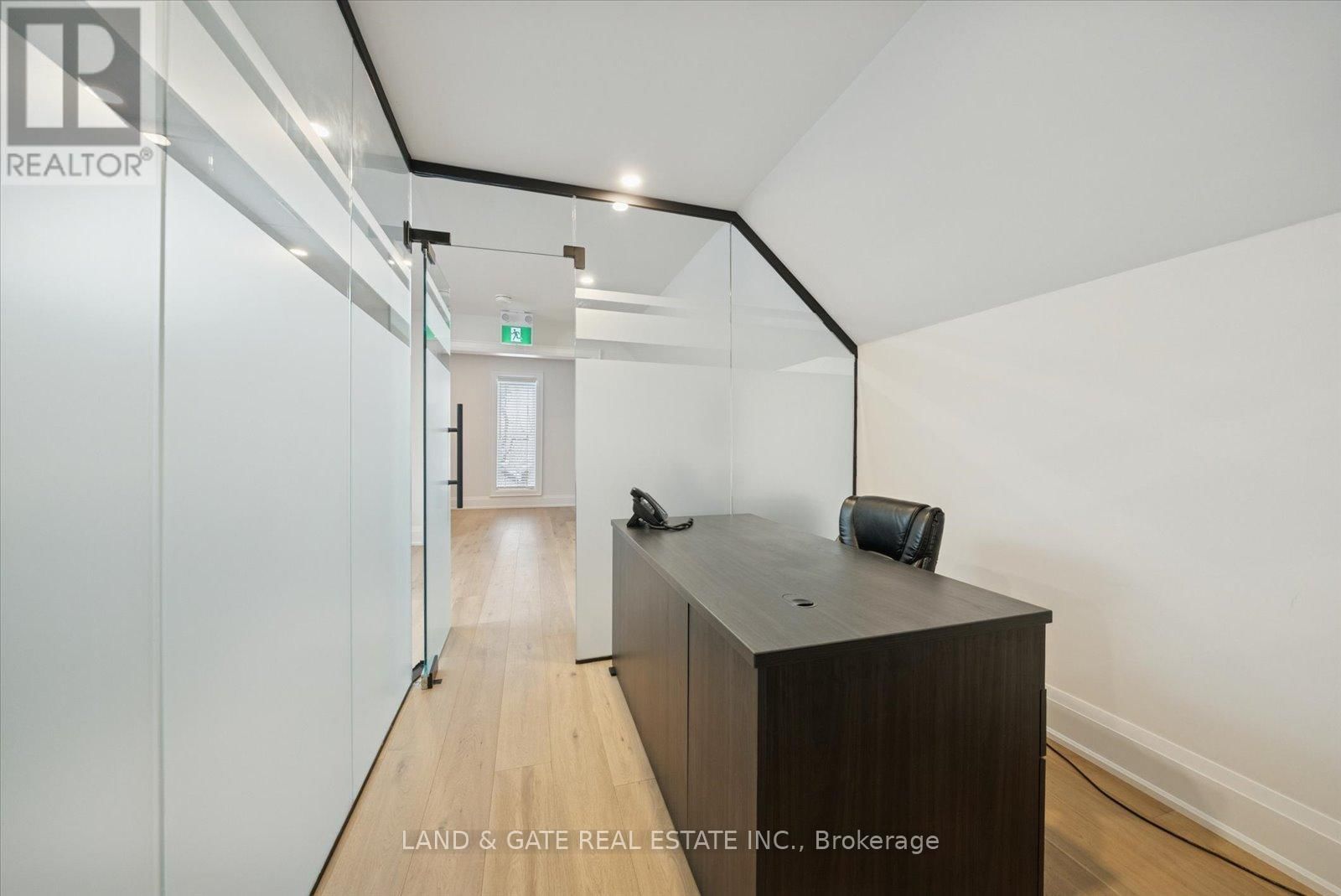 20 ELGIN STREET EAST Image 39