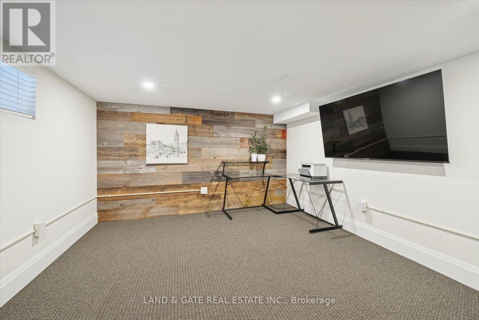 20 ELGIN STREET EAST Image 45