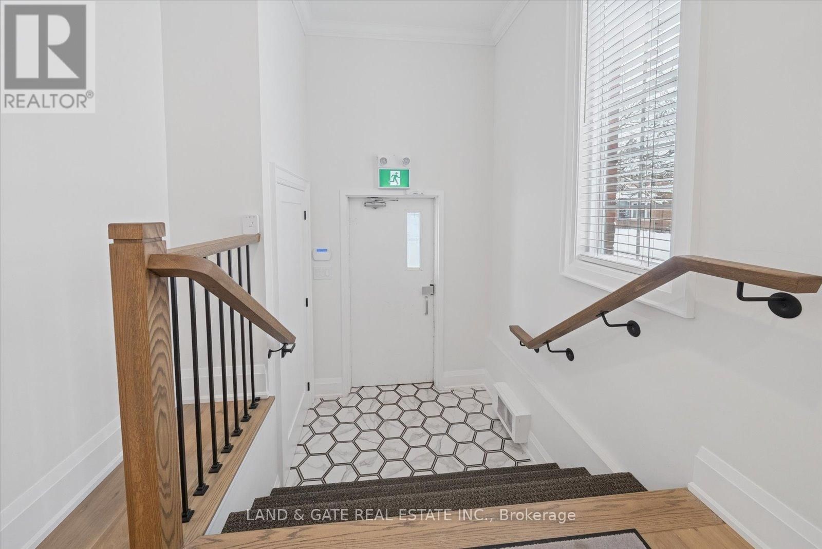 20 ELGIN STREET EAST Image 5