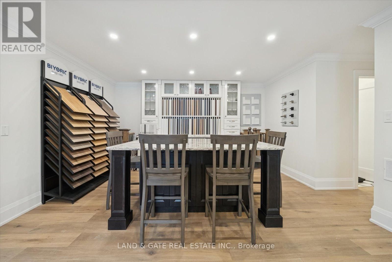 20 ELGIN STREET EAST Image 9