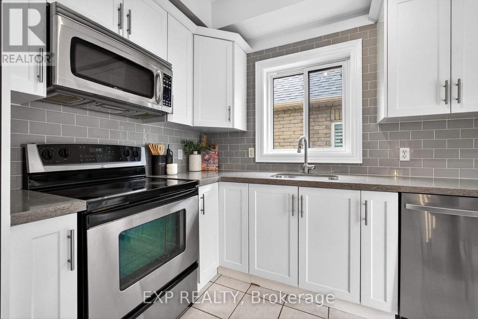 808 GREYSTONE COURT EAST Image 16