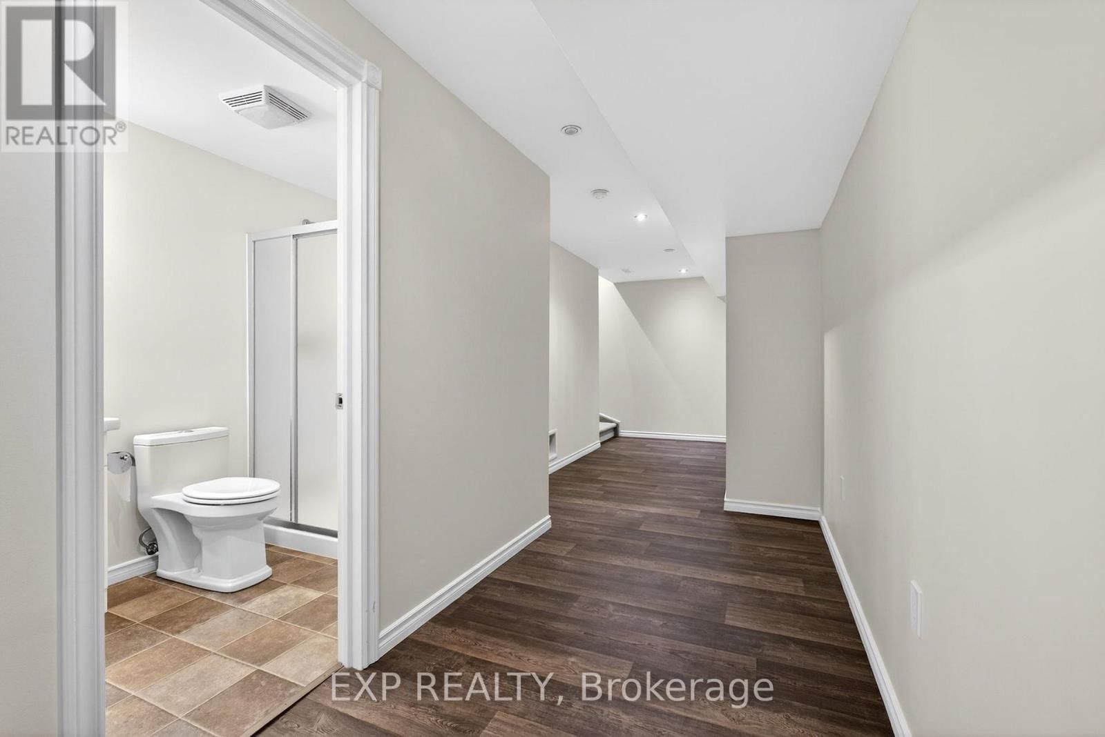 808 GREYSTONE COURT EAST Image 39