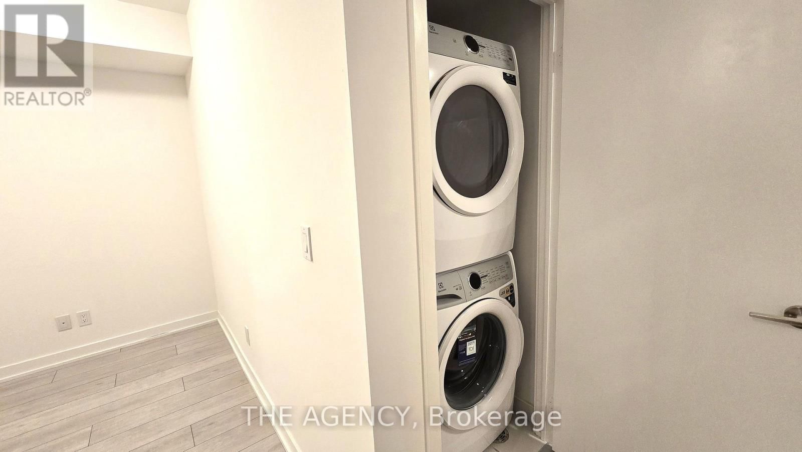 2709 - 2033 KENNEDY ROAD Image 17