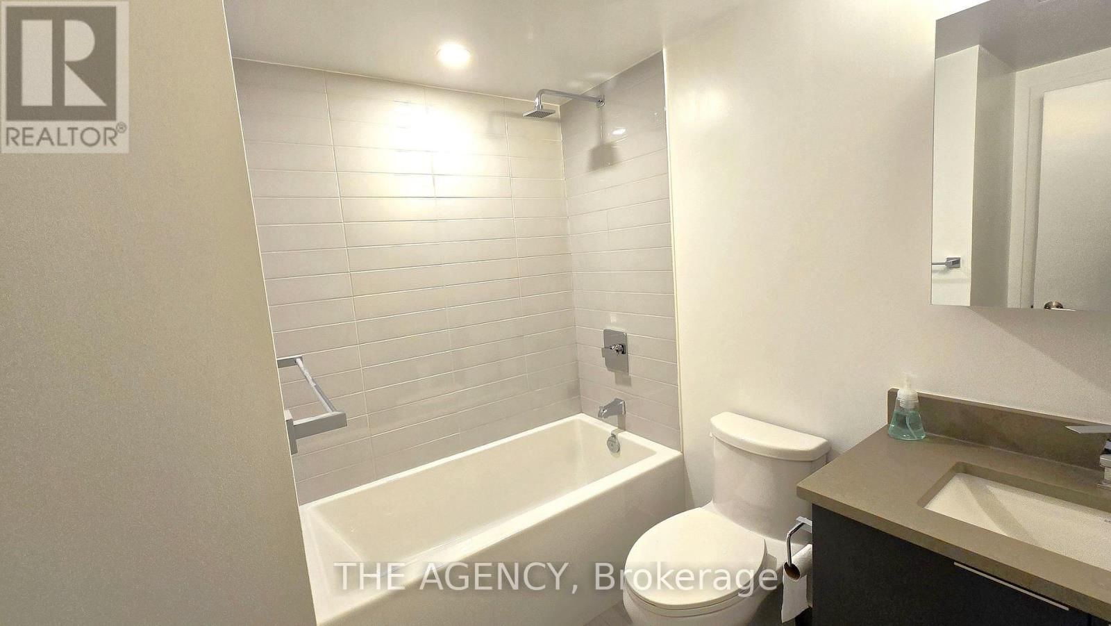 2709 - 2033 KENNEDY ROAD Image 18