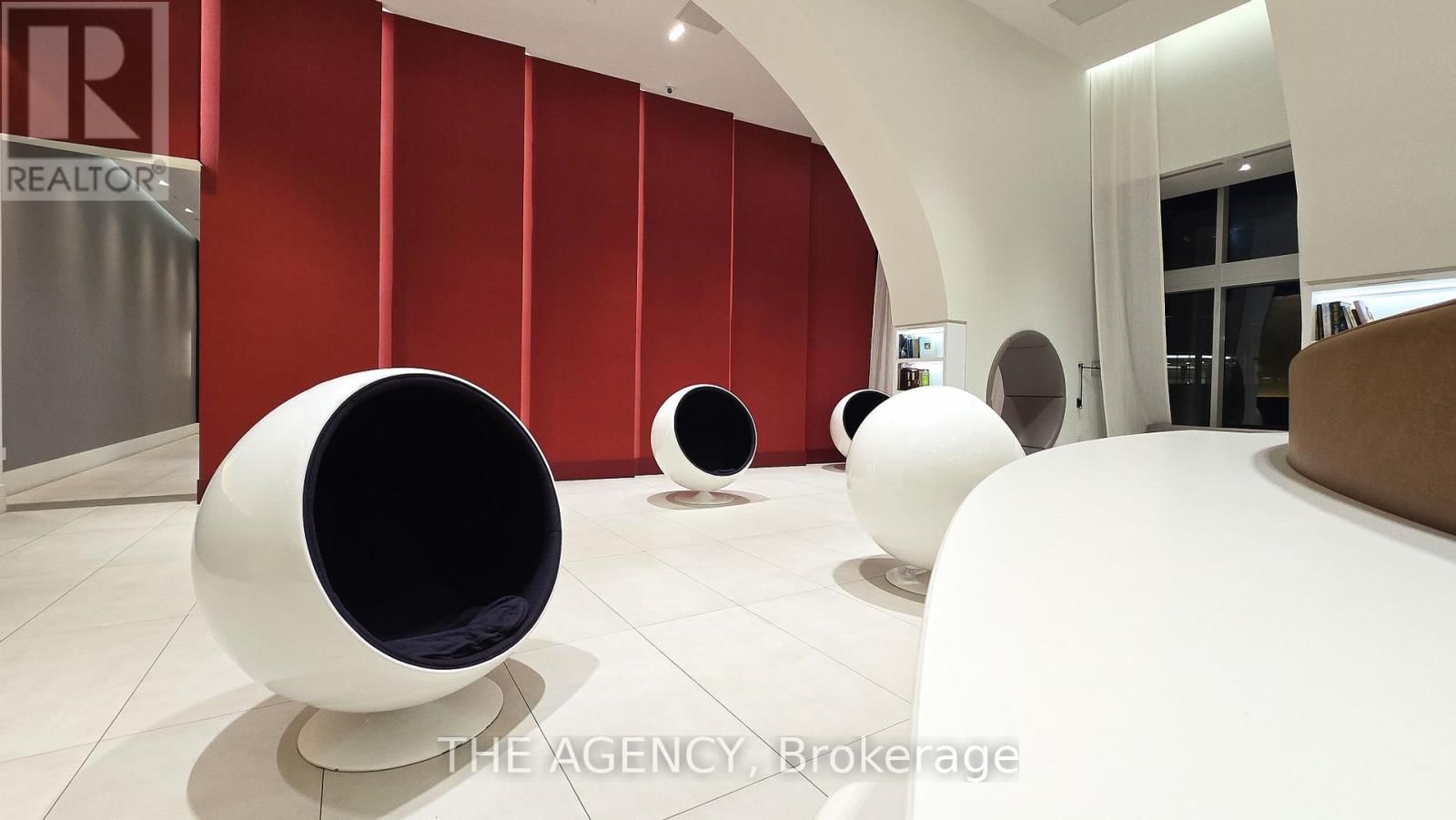 2709 - 2033 KENNEDY ROAD Image 5