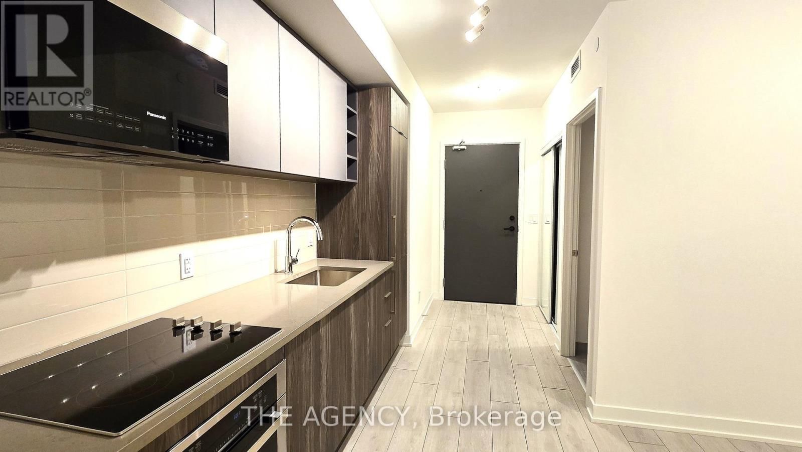 2709 - 2033 KENNEDY ROAD Image 8