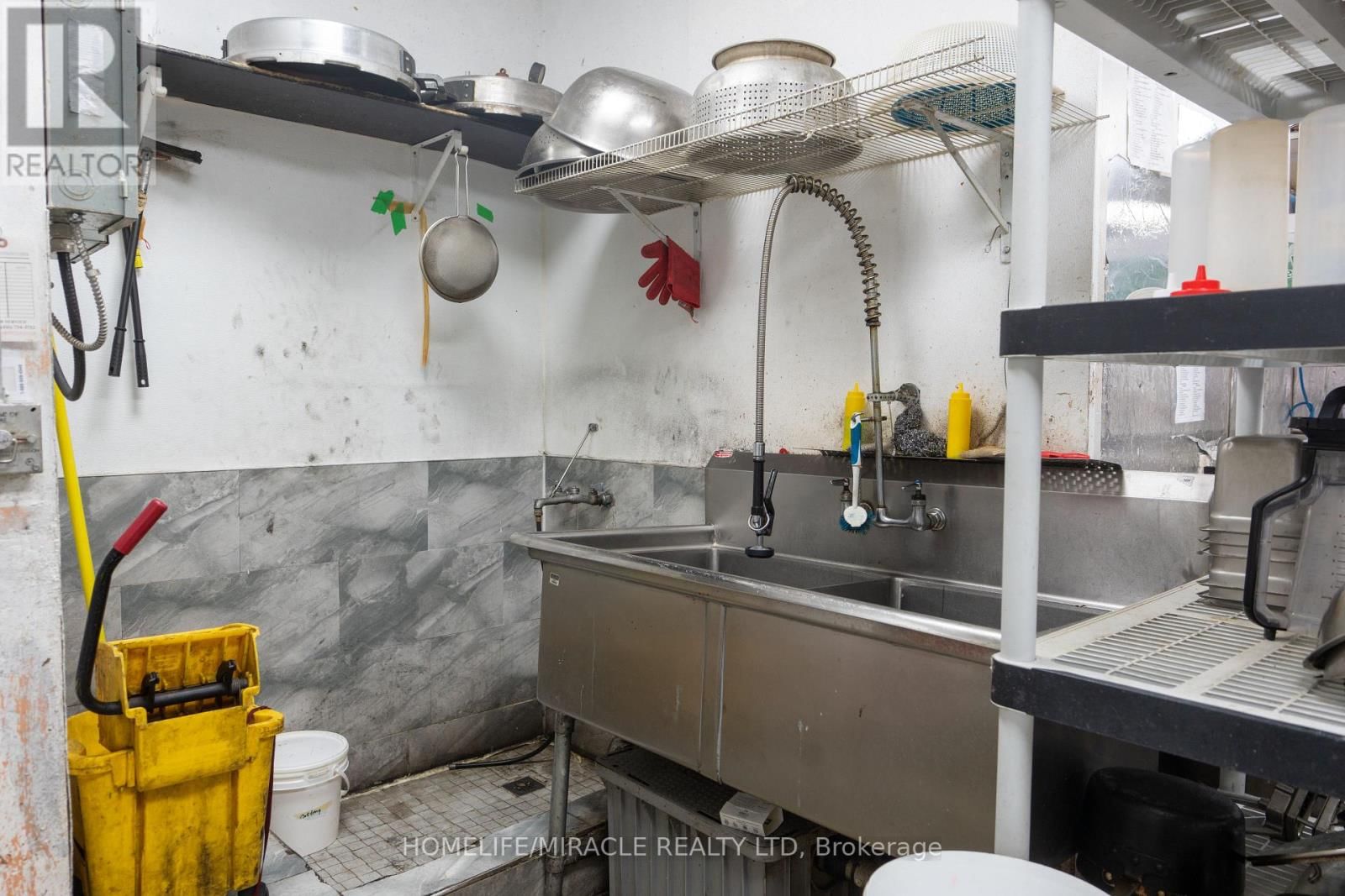 671 MARKHAM ROAD Image 39