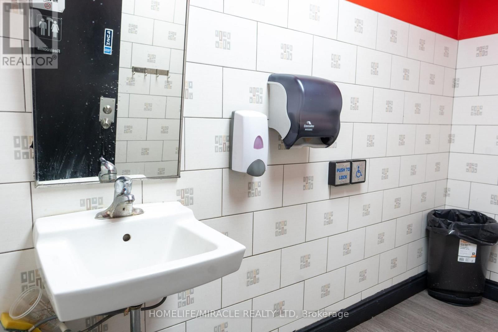 671 MARKHAM ROAD Image 45