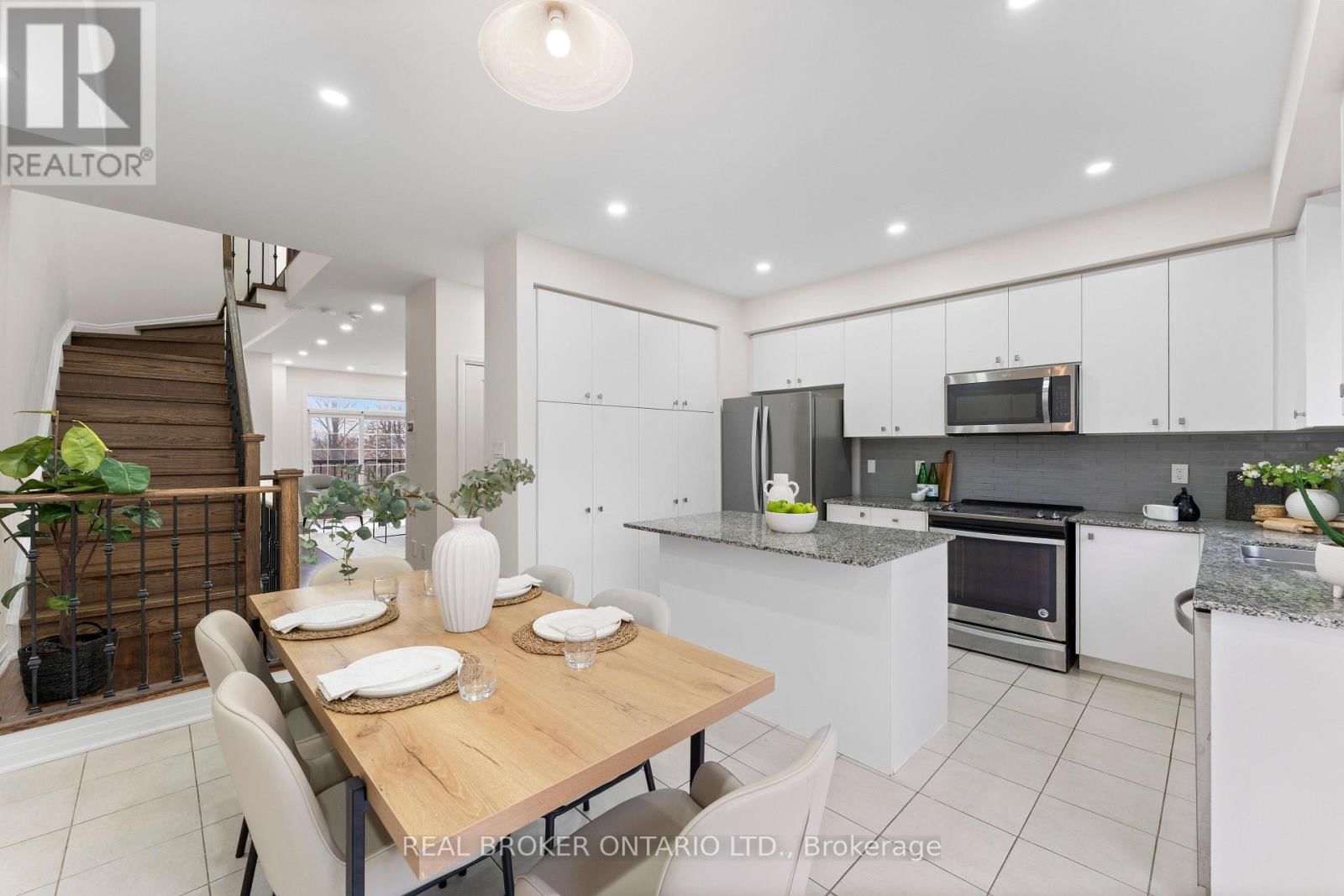 206 LONDON LANE Image 12